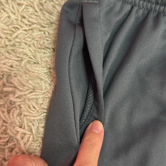 Under Armour boy's pants Size M - Picture 4 of 8